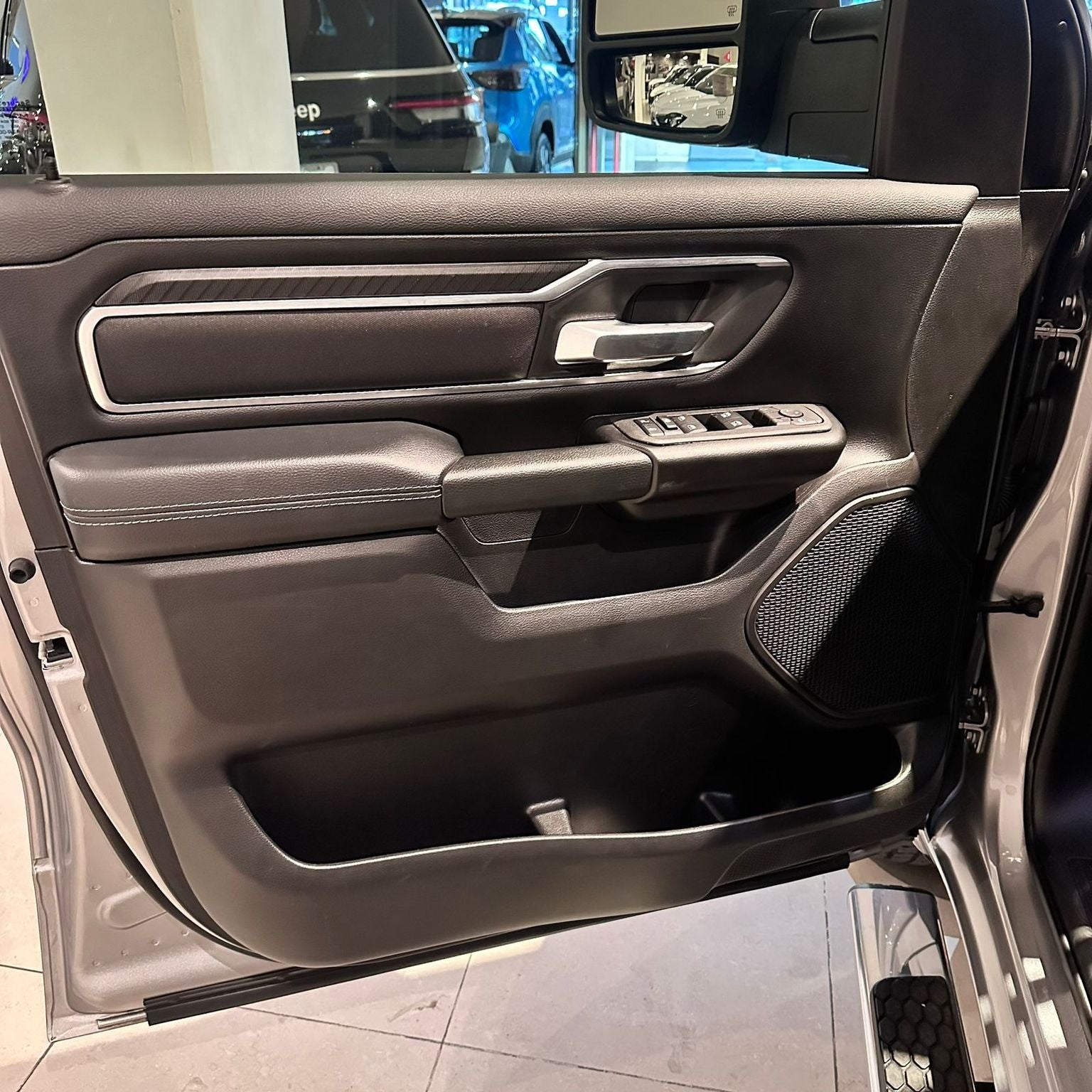 2025 RAM 1500 3.6 V6 Bighorn Crew Cab 4x4 At