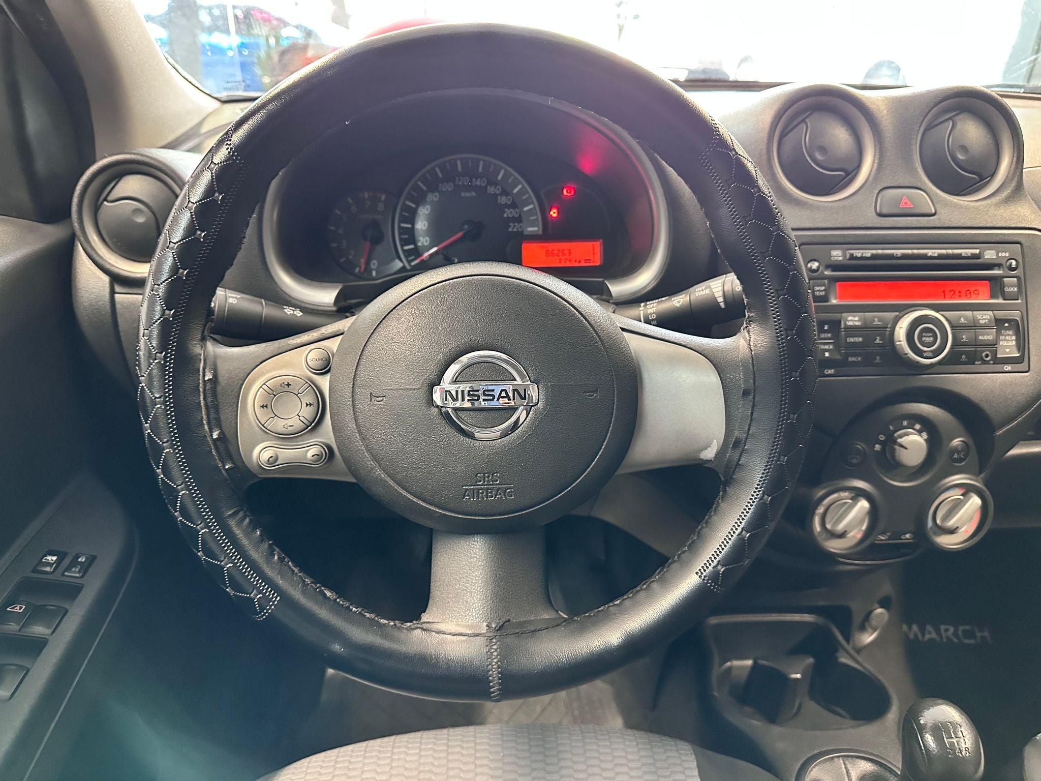 2013 Nissan March 1.6 Advance Mt