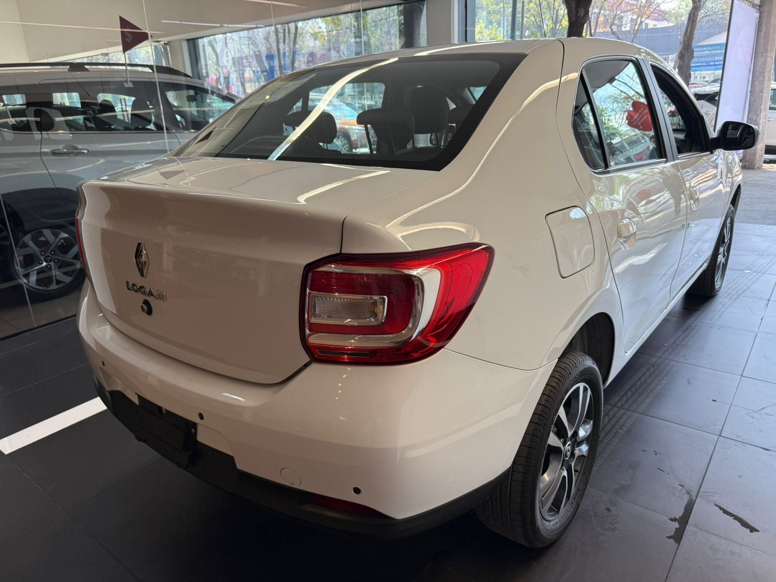 2024 Renault Logan 1.6 Intens Mt