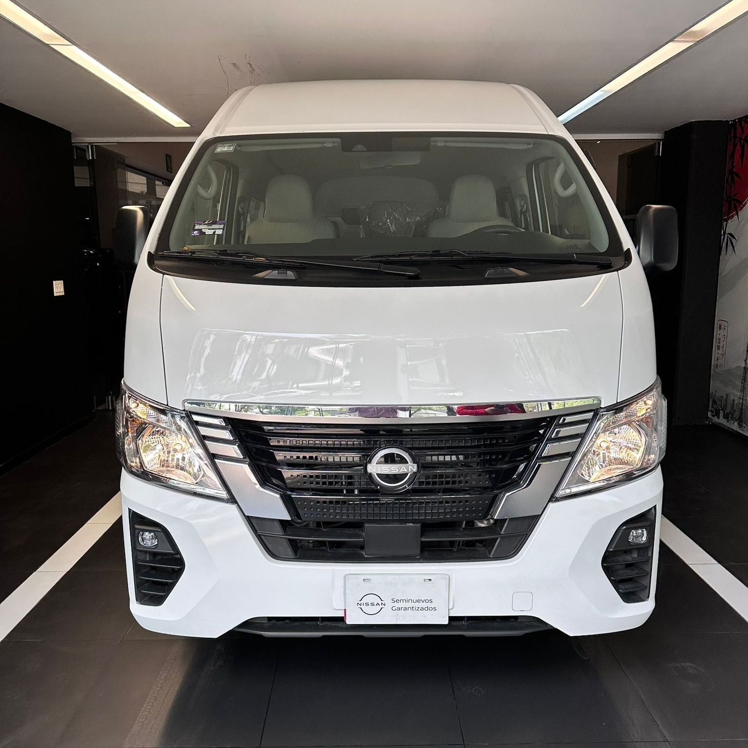 2025 Nissan Urvan 2.5 11 Pasajeros AA Mt