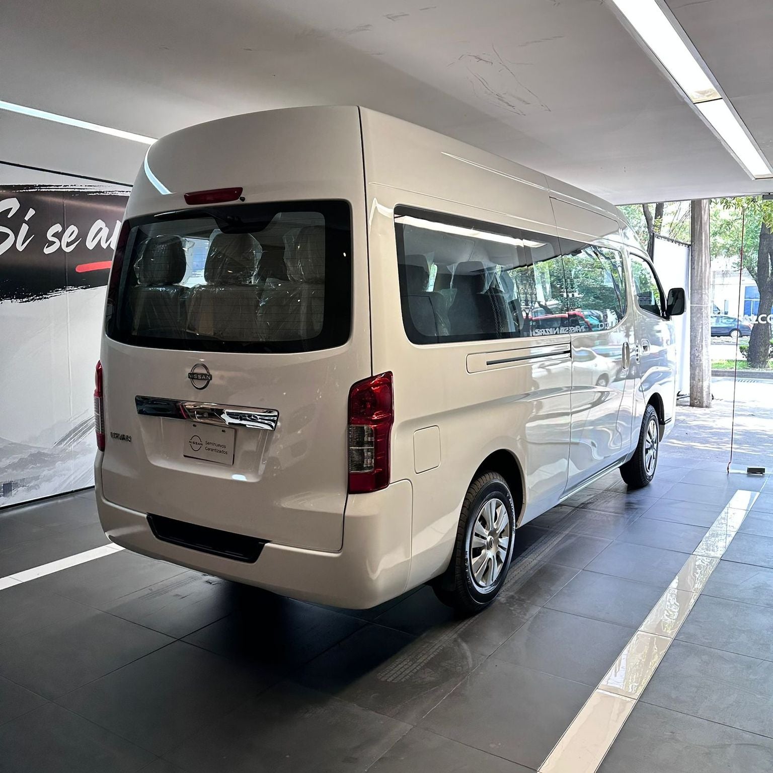 2025 Nissan Urvan 2.5 11 Pasajeros AA Mt