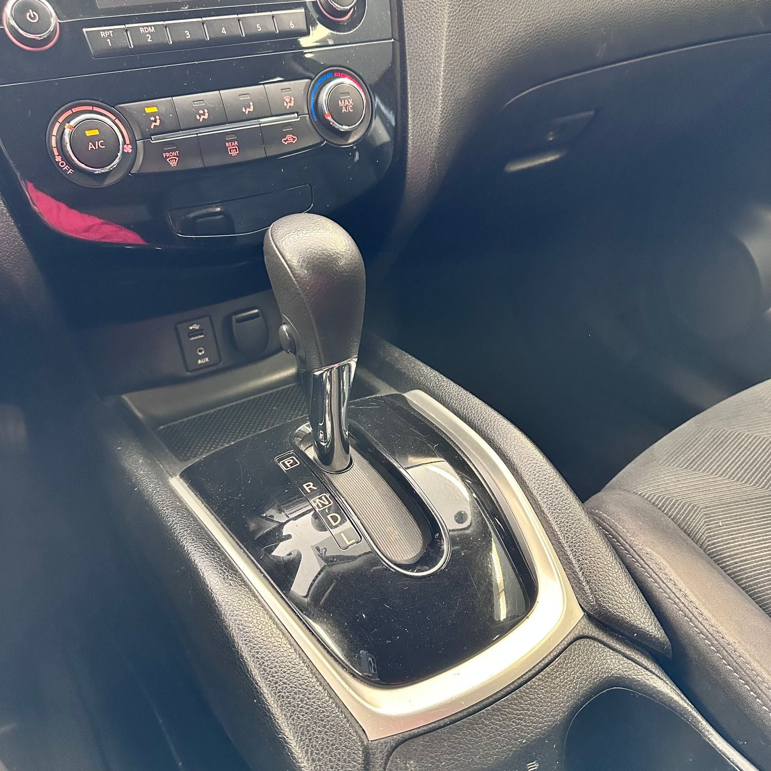 2015 Nissan X-Trail 2.5 Sense 2 Filas Cvt
