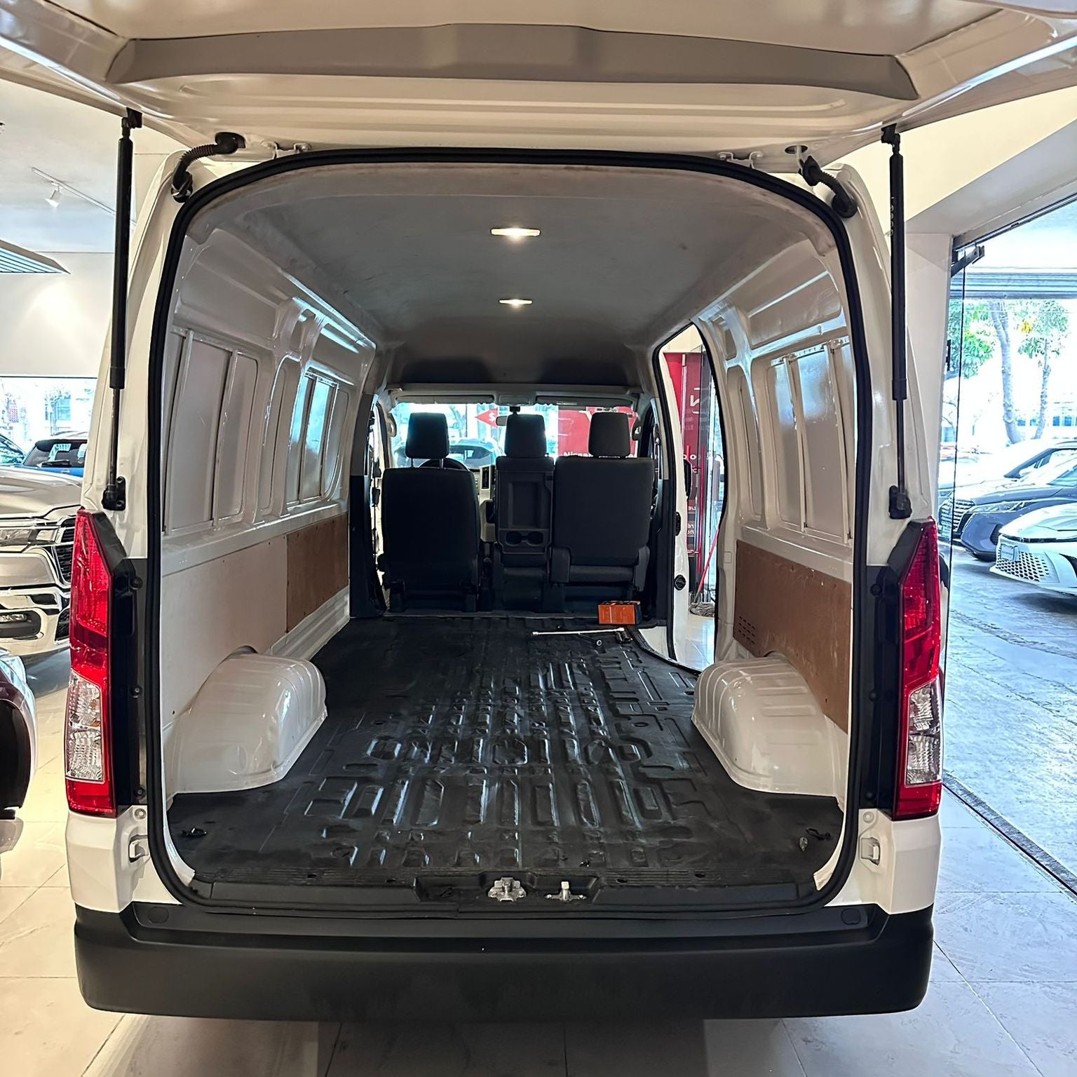 2023 Toyota Hiace 2.8 Panel Mt